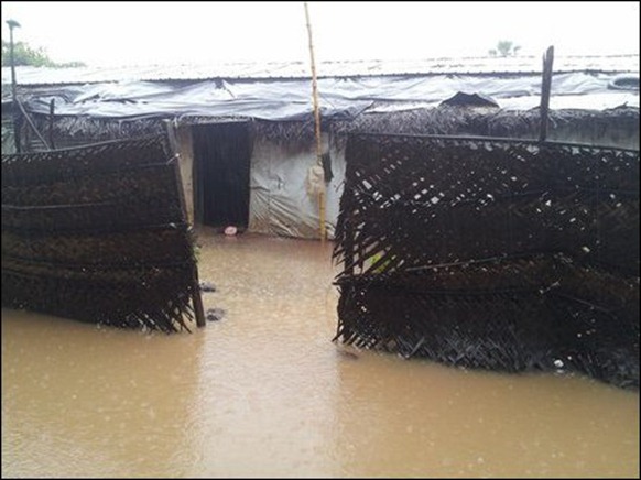 Kaddaiparichchaan_IDP_camps_flooded_02_108349_445